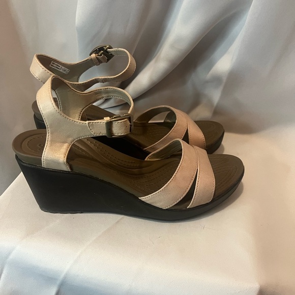 CROCS Tan and Black Wedge Sandals - Picture 6 of 10